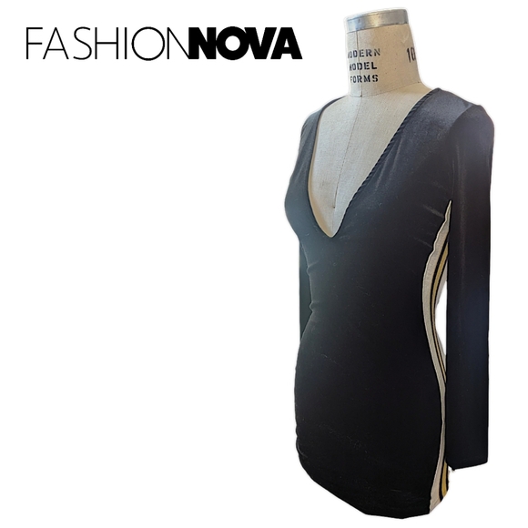 Fashion Nova - Fitted Low Cut Velvet Mini Dress - Reversible - Medium - Picture 5 of 6